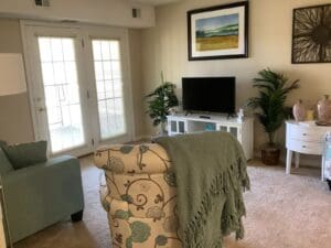 Image Gallery | Charter Senior Living Northpark Place Living Apartment Living Room